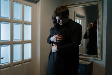 Love Bombing Alert: 10 Early Signs of Emotional Manipulation [2025 Guide]